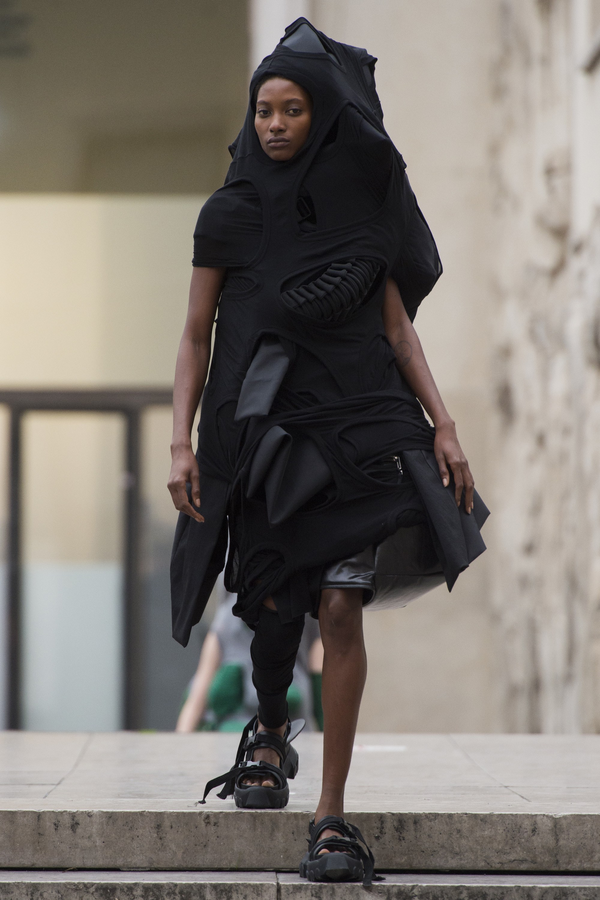 Rick owens одежда. Рик оуэнс одежда. Рик овенс дизайнер. Rick owens одежда. Рик овенс одежда мужская.