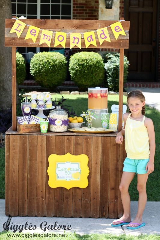 Cute Kids Lemonade Stand