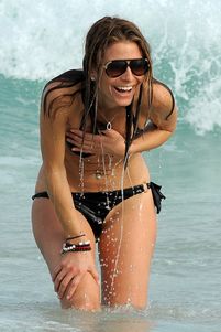 Maria Menounos Bikini Candids Pussy-Slip Wardrobe Malfunction In Miami Beach-46wf6hsdkz.jpg