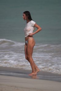 Alejandra Guilmant topless candids-16w5ntfck1.jpg