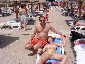 10.-Couple-on-romanian-inconu-beach-r6w5r3k422.jpg
