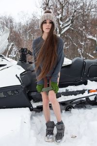 Leona Mia snowmobile-y6wpx91jwx.jpg