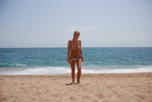 Teen and her hot body on vacation x134-46xmv214b4.jpg