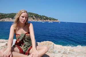 Teen and her hot body on vacation x134-y6xmv370pt.jpg
