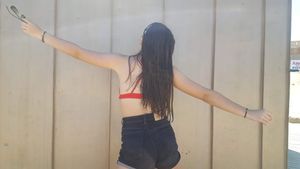 Spanish Beach Girl [x32] 17b7nwwc5a