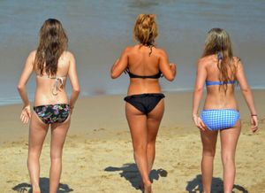 3-bikini-teens-walking-to-the-water-67ca4ipl17.jpg