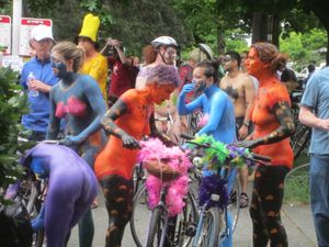 Fremont-Solstice-Naked-Cyclists-2012-Mostly-MILF-x48-e7c5qwkp2o.jpg