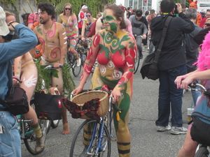 Fremont Solstice Naked Cyclists 2012 - Mostly MILF x4827c5qx8xfp.jpg