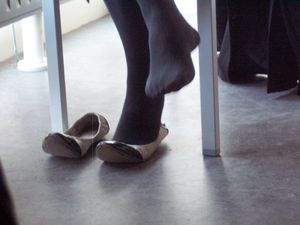 Girls Feet in Paris (libraries, parks, restaurants...)-47hcc6mxsn.jpg