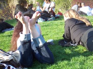 Girls Feet in Paris (libraries, parks, restaurants...)-q7hcc7ba1h.jpg