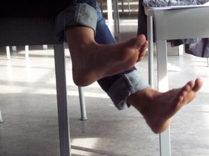 Girls Feet in Paris (libraries, parks, restaurants...)-77hcc7fjqt.jpg