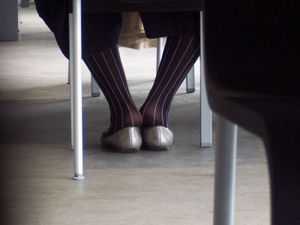 Girls-Feet-in-Paris-%28libraries%2C-parks%2C-restaurants...%29-t7hcc8cuqa.jpg