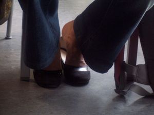 Girls Feet in Paris (libraries, parks, restaurants...)-z7hcc8hu4b.jpg