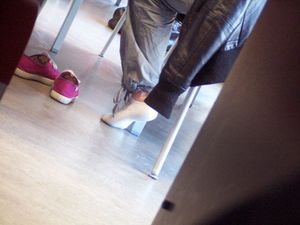 Girls Feet in Paris (libraries, parks, restaurants...)-17hcc88gui.jpg