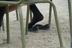 Girls-Feet-in-Paris-%28libraries%2C-parks%2C-restaurants...%29-u7hcc9m7z1.jpg