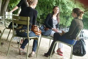 Girls-Feet-in-Paris-%28libraries%2C-parks%2C-restaurants...%29-i7hccjxw6l.jpg
