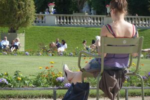 Girls Feet in Paris (libraries, parks, restaurants...)-q7hcck0a60.jpg