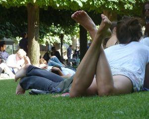 Girls Feet in Paris (libraries, parks, restaurants...)-m7hcck97en.jpg