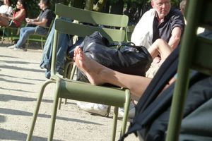 Girls Feet in Paris (libraries, parks, restaurants...)-b7hcckssv5.jpg