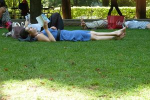Girls Feet in Paris (libraries, parks, restaurants...)-q7hcckxbeo.jpg