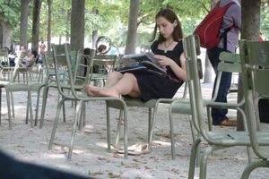 Girls Feet in Paris (libraries, parks, restaurants...)-u7hcclhweb.jpg