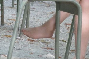Girls Feet in Paris (libraries, parks, restaurants...)-67hccl0j62.jpg
