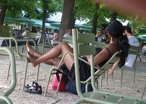 Girls Feet in Paris (libraries, parks, restaurants...)-l7hccl6oio.jpg