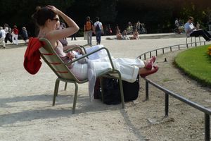 Girls Feet in Paris (libraries, parks, restaurants...)-h7hccmbtmz.jpg