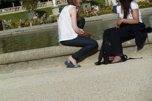 Girls Feet in Paris (libraries, parks, restaurants...)-m7hccmikay.jpg