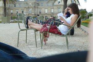 Girls-Feet-in-Paris-%28libraries%2C-parks%2C-restaurants...%29-o7hccmjlz6.jpg