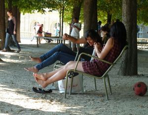 Girls Feet in Paris (libraries, parks, restaurants...)-v7hccnbbla.jpg